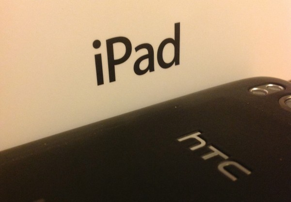 iPad vs. HTC ThunderBolt