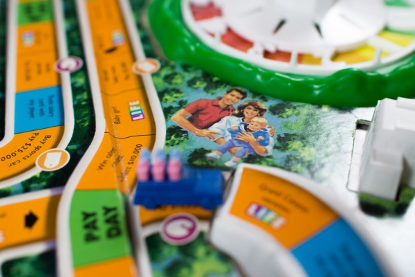 The Game Of Life Game - Who Makes More Money? 